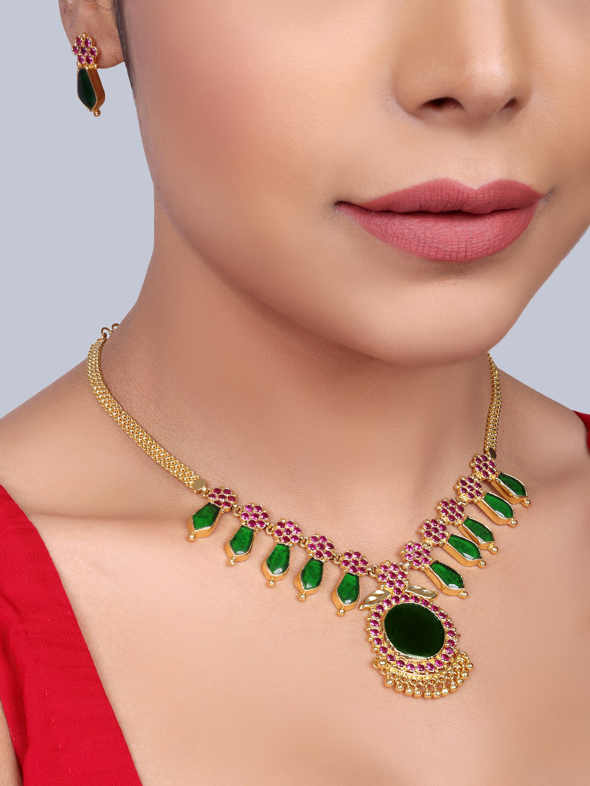 Vanya Pallakya necklace set