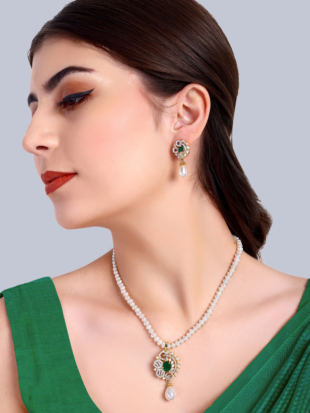 Sia Emerald Designer Pearl Necklace Set